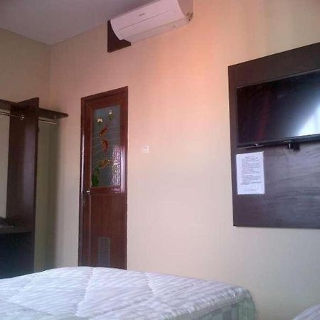 Erin Int Hotel Макасар Екстериор снимка