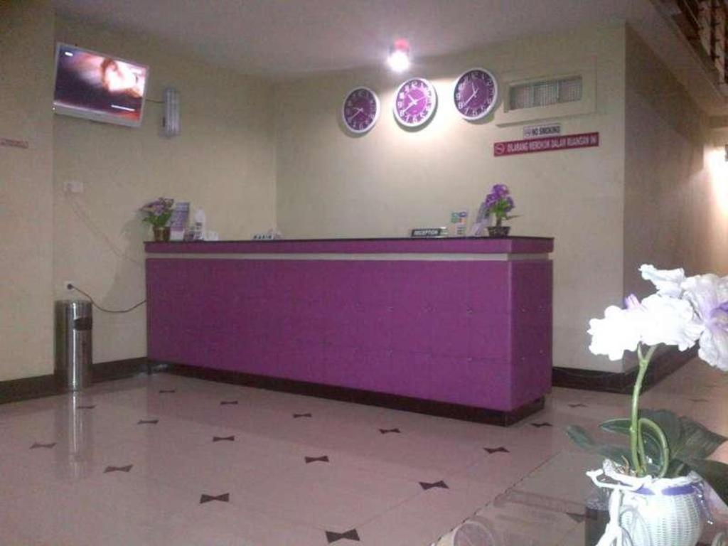 Erin Int Hotel Макасар Екстериор снимка
