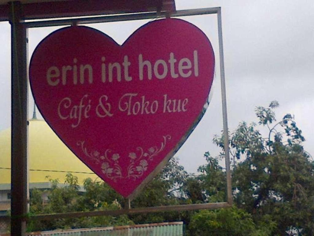 Erin Int Hotel Макасар Екстериор снимка