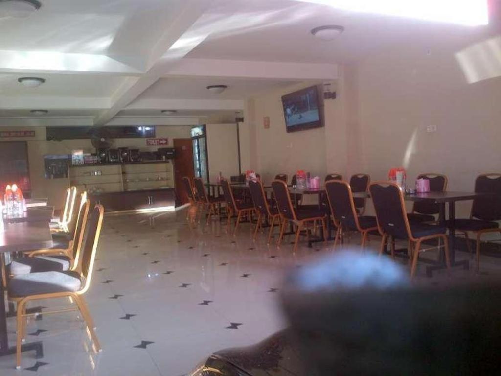 Erin Int Hotel Макасар Екстериор снимка