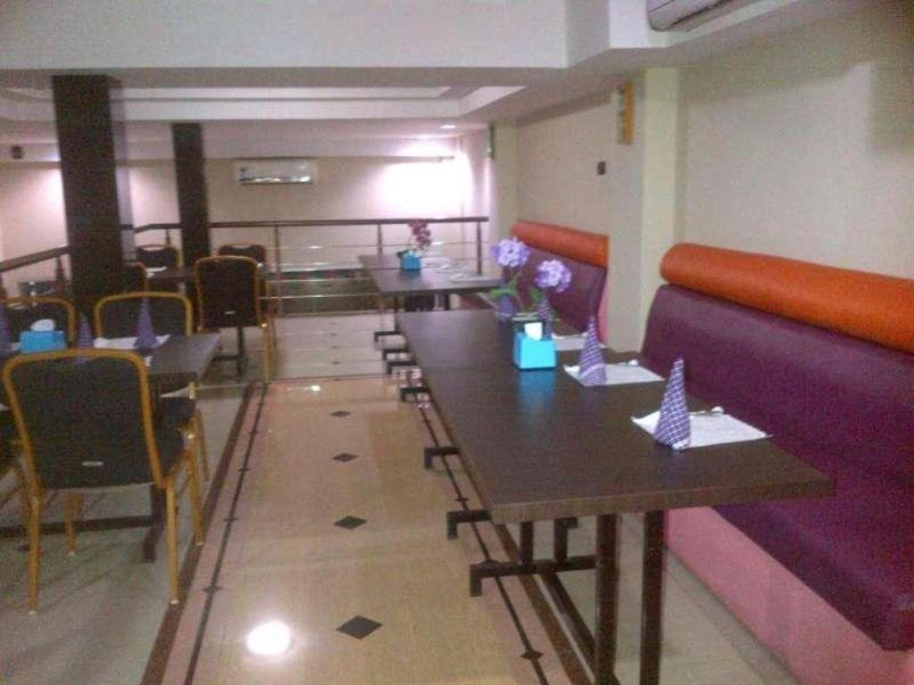Erin Int Hotel Макасар Екстериор снимка